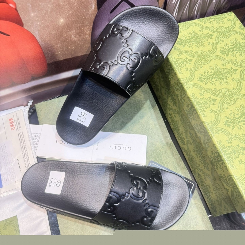G*u*i slippers